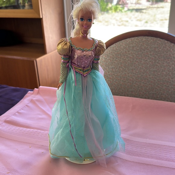 Barbie as Rapunzel, Children Collector Series First Edition - Picture 4 of 5